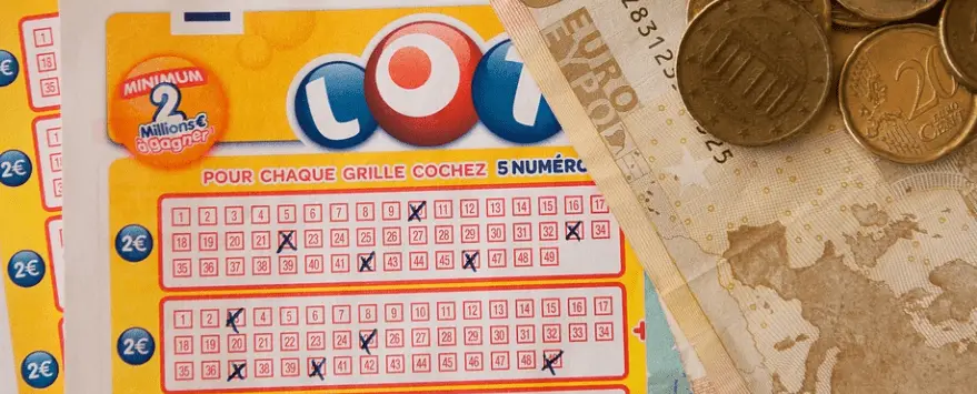 Wie viele Zahlenkombinationen gibt es bei 6 aus 49 Ziffern (Lotto)?